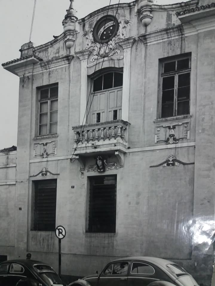 Antigo Paço Municipal de Guarulhos com seu frontão republicano