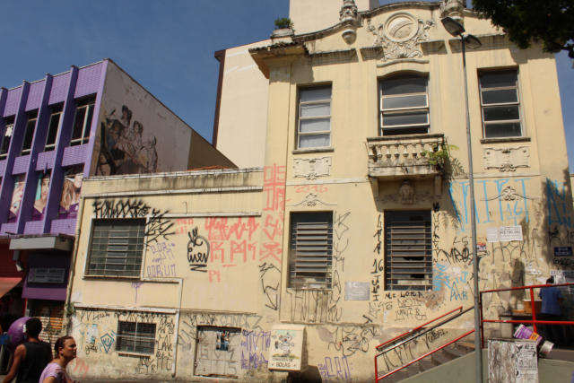 Antigo Paço Municipal de Guarulhos com pichações